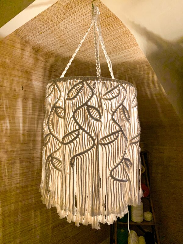 Luminaire en macramé "feuilles sur tige"