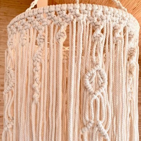 IMG_9762-1_5e7eef78-20f5-4c8a-9ff4-add5509ae29d Atelier Plumbago - luminaire en macramé